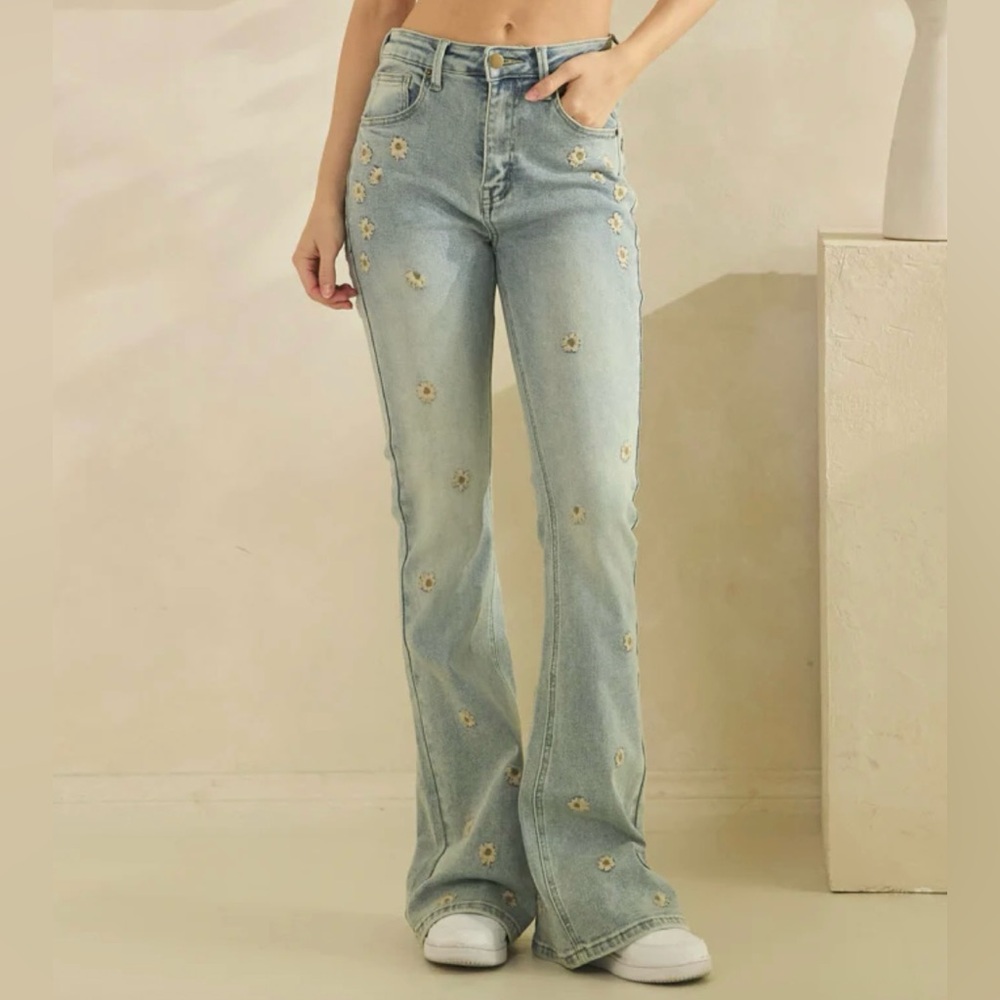 Oli & Hali Floral Embroidered Light Blue Jeans